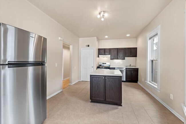 Foto del edificio - 1115 E Knapp St