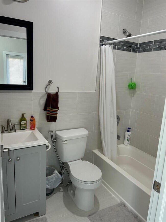 Foto del edificio - 132 HOPKINS Ave