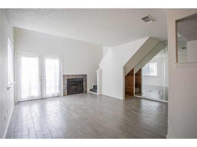 Building Photo - 3125 Sondra Dr