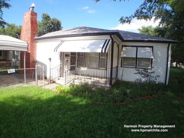 Primary Photo - Large 3 Bed 1 Bath Home Located Near Mount...