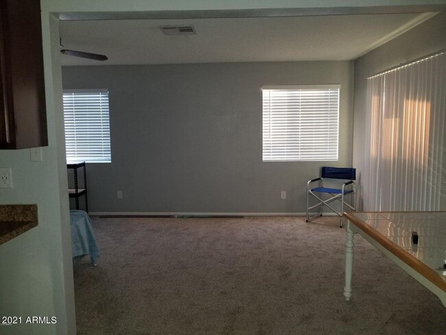 Foto del edificio - 557 W Greentree Dr