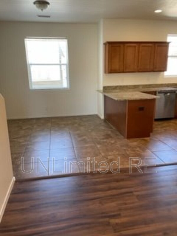 Foto del edificio - 2443 W Pikes Peak Dr