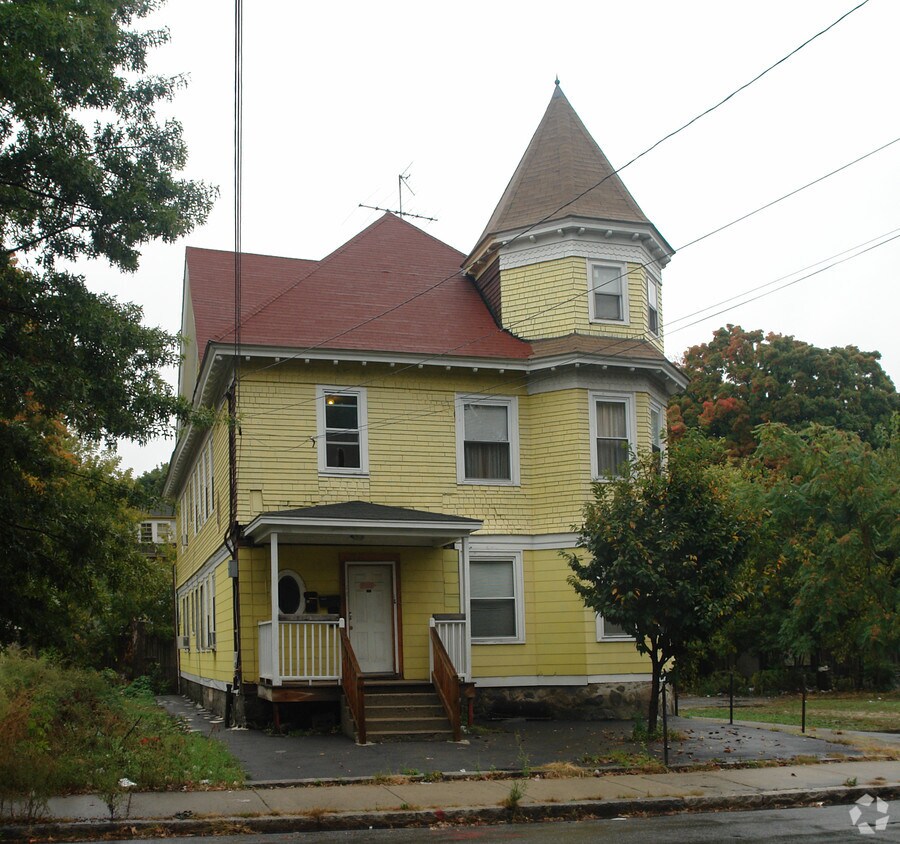 209 Jackson St, Lawrence, MA 01841 Apartments in Lawrence, MA