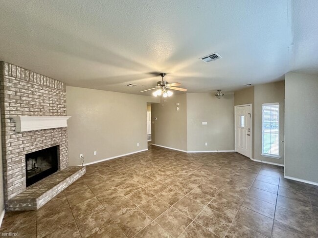 Building Photo - 3 br, 2 bath House - 2009 Schorn Dr