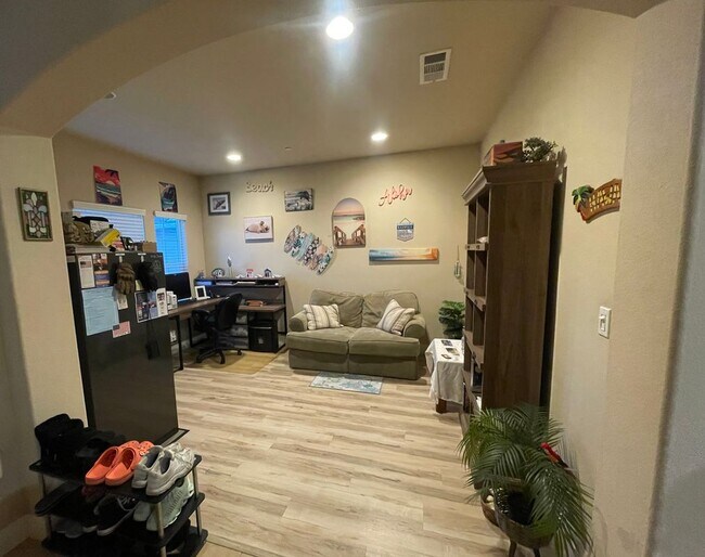 Building Photo - 1274 N Cerritos Ave