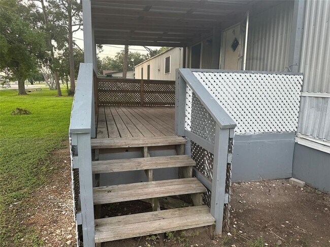 Building Photo - 532 Sabine St