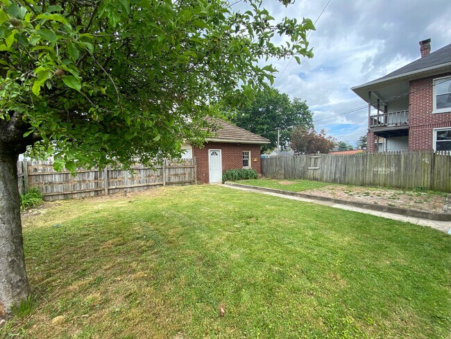 Foto del edificio - 461 Carlisle Ave