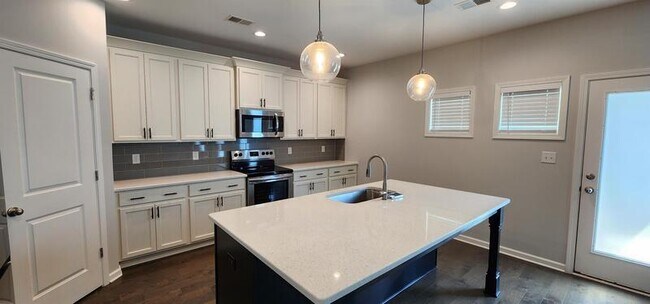 Building Photo - 228 Shoshone Cir