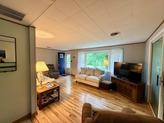 Building Photo - 43 Beachwood Rd