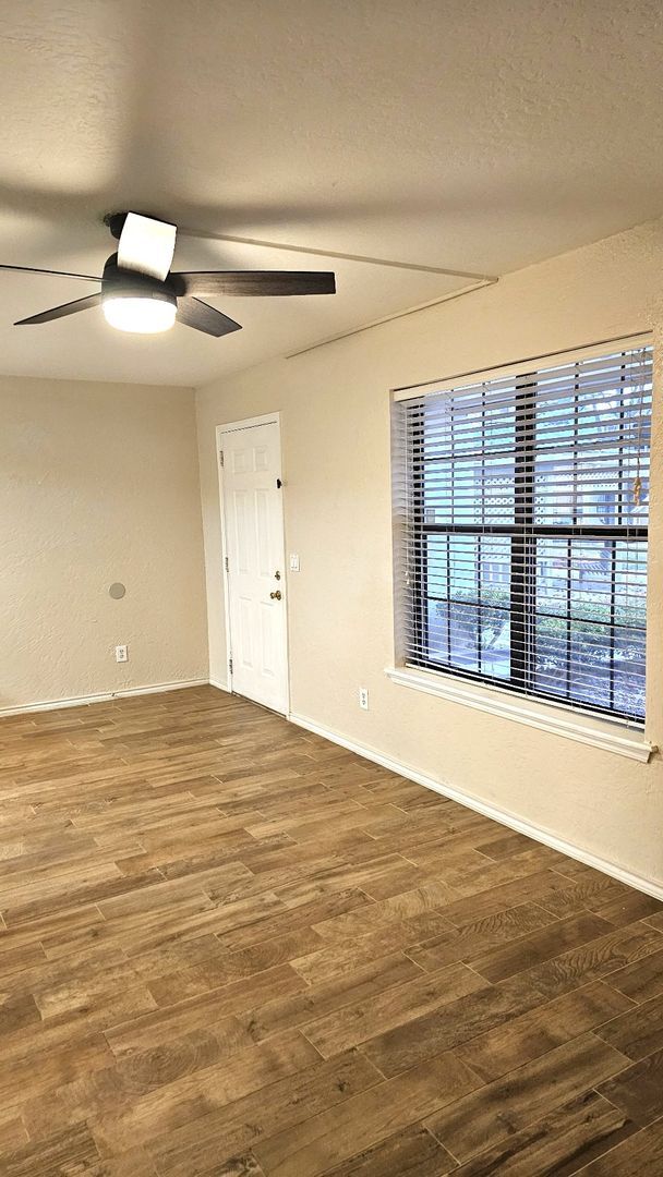 Building Photo - Welcome to this charming 1-bedroom, 1-bath...