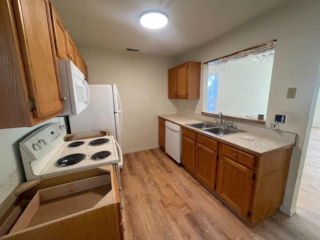 Building Photo - 1330 N Frideriki Dr