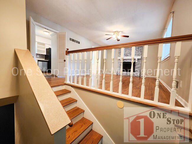 Building Photo - Beautiful 3 Bedroom 2.5 Bathroom Home in R...