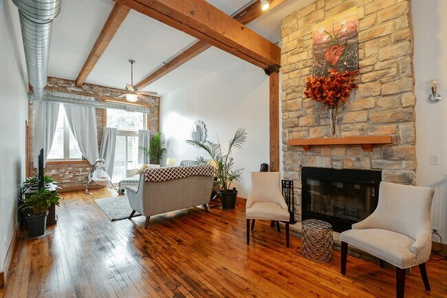 Living Room - 2300 W Warren Blvd