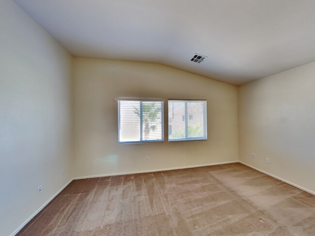 Foto del edificio - 53241 Clover Blossom Ct