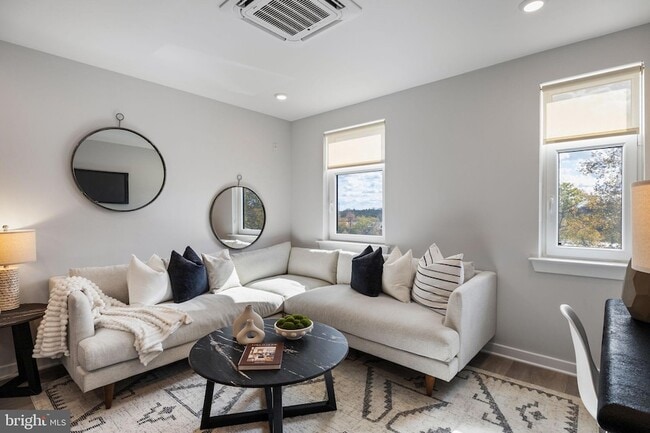 Foto del edificio - 3449 Scotts Ln