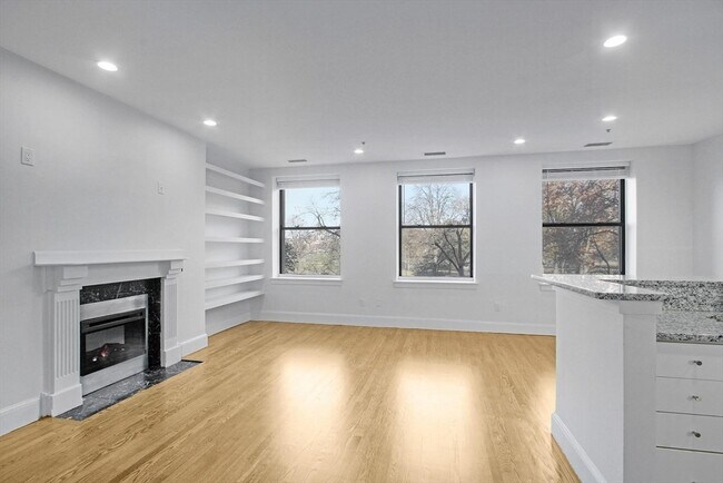 Building Photo - 140 Boylston St