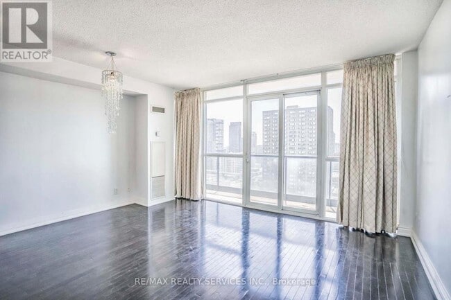 Photo du bâtiment - 25 Carlton St.