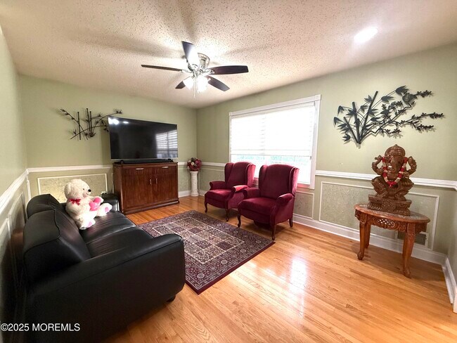 Building Photo - 28 Skylark Ct