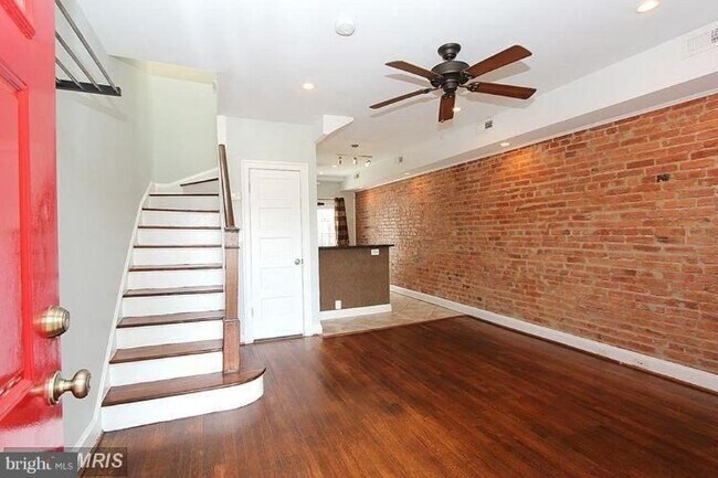 Building Photo - 1121 3rd St NE