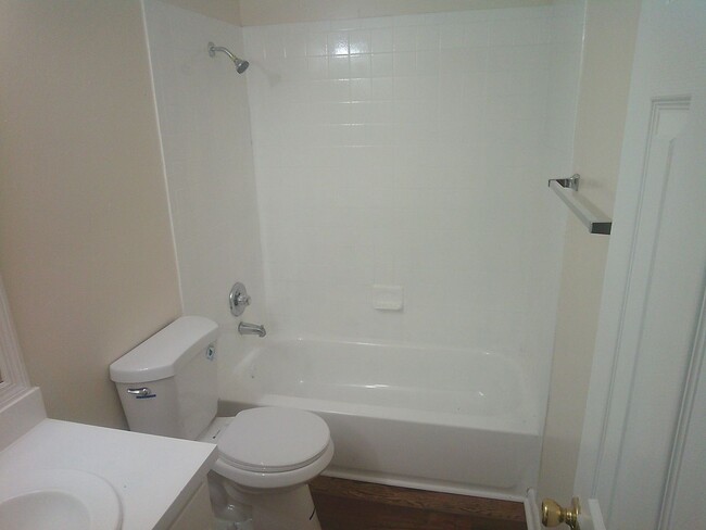 Building Photo - spacious two-bedroom, 2-bath TOWNHOUSE