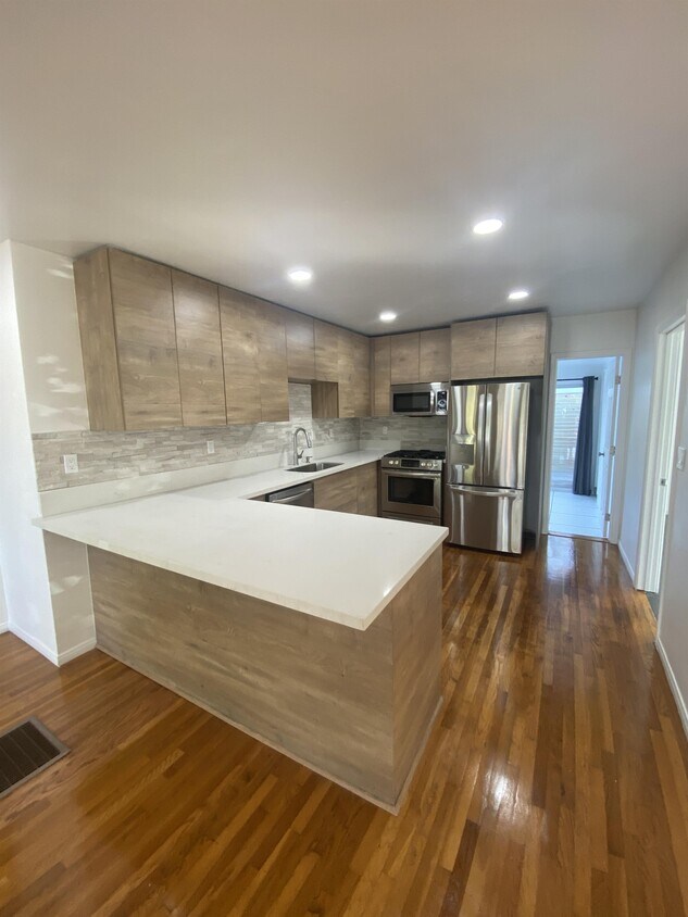 Foto principal - 4955 63rd St