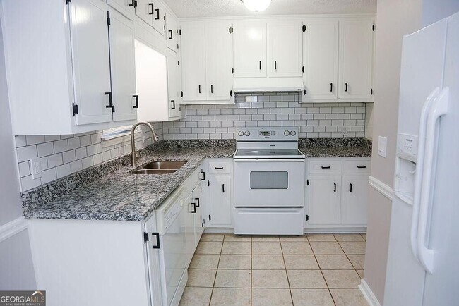 Foto del edificio - 2324 Joncie Ct NW