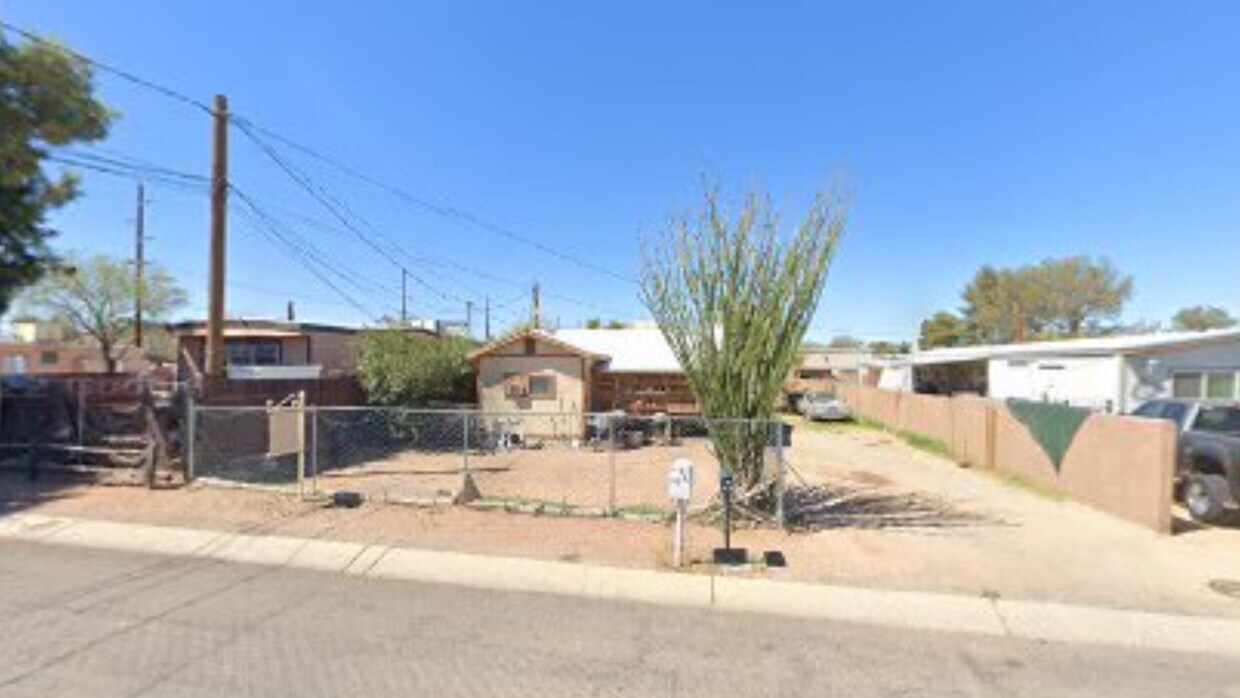 Primary Photo - 3413-2 N Edith Blvd