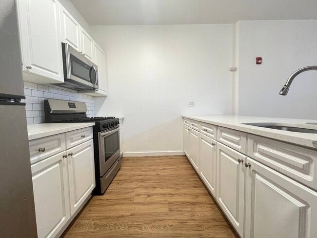 Building Photo - 52 Bergen Ave