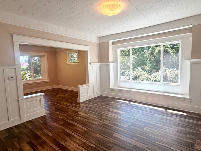Foto del edificio - Beautifully Updated Craftsman in the Heart of North Tacoma