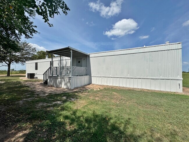 Foto del edificio - 2478 Hintz Rd