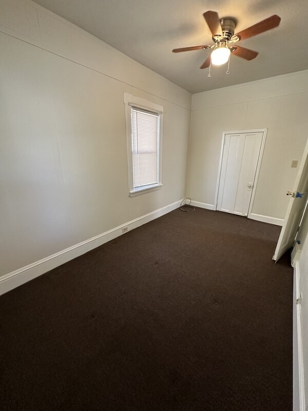 Foto del edificio - 7516 Bancroft Ave