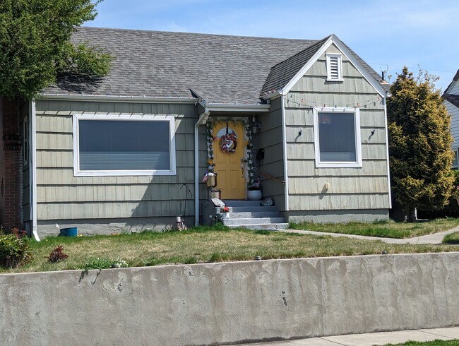 Foto del edificio - 4 Bedroom 2 Bath House on Prospect - Pet-Friendly!