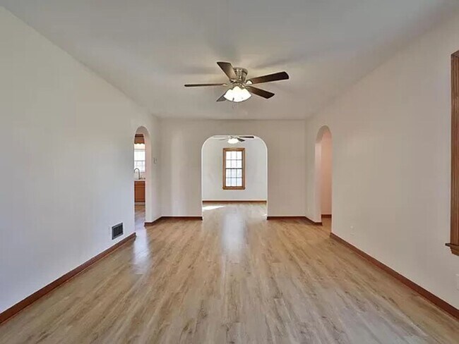 Foto del edificio - $500 off 1st Month's Rent!!! 4 bedroom, 1....