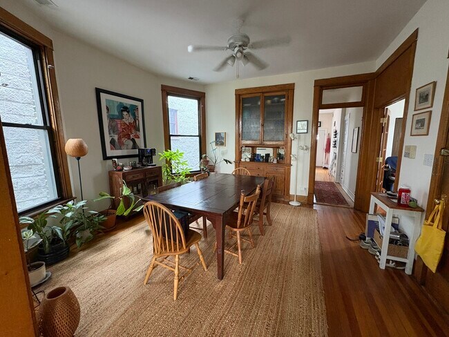 Foto del edificio - 3350 N Kenmore Ave
