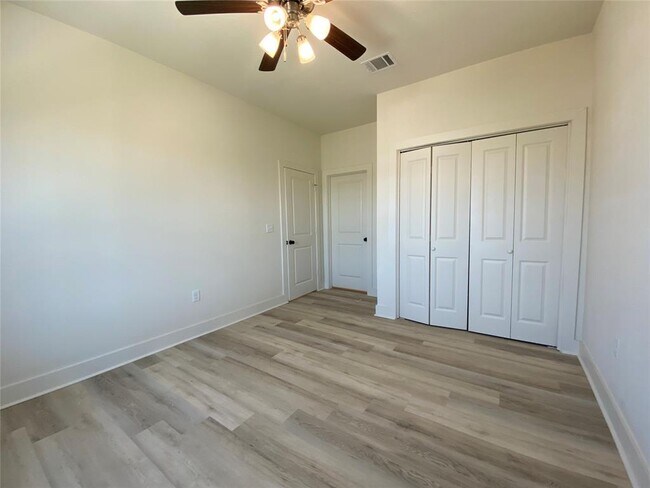 Foto del edificio - 4020 Avenue N 1/2 Rear