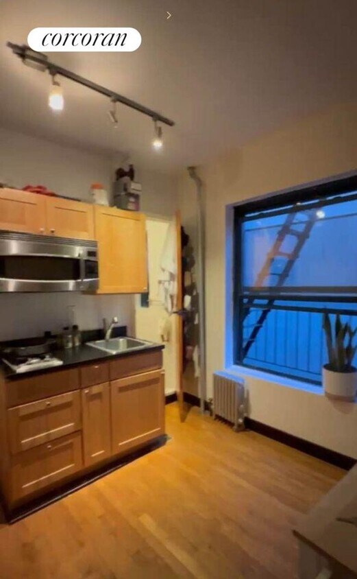Primary Photo - 268 6th Ave