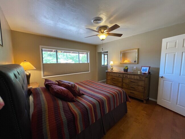 Building Photo - 120 Cochise Dr