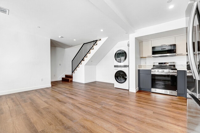 Photo - 356 1/2 N Chicago St (Los Angeles, CA) Apartment