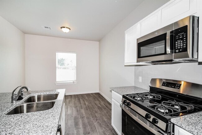 Foto del edificio - 8161 Wesley Ave