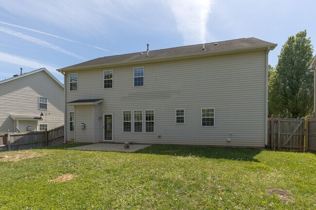 Foto del edificio - Spacious beautiful 4 bedroom 2.5 bath home...