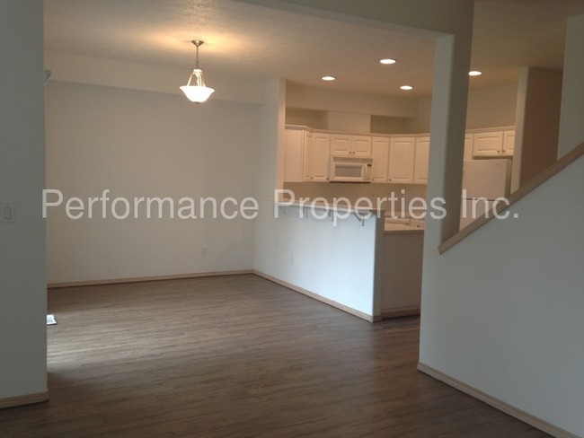 Building Photo - 14422 SE Oregon Trail Dr