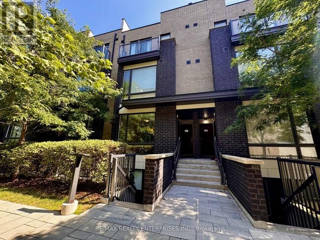 Building Photo - 28 Fieldway Rd