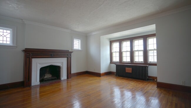 Building Photo - 1082 Avenue Rd