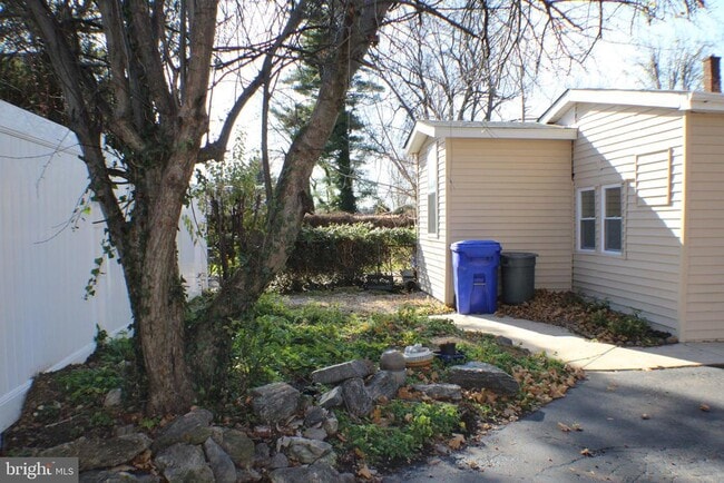 Foto del edificio - 7330 Sycamore Ave