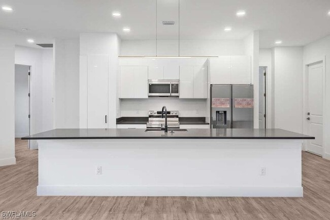 Foto del edificio - 812 Homestead Rd S