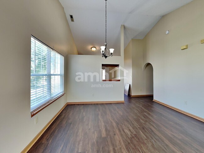 Building Photo - 1399 Palm Court