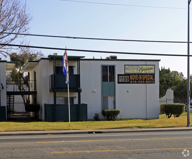 Building Photo - Summerset Square