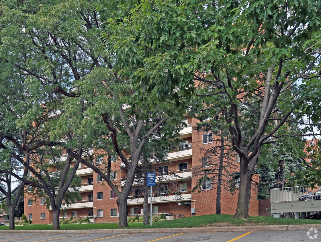 Building Photo - St. Lawrence Village II