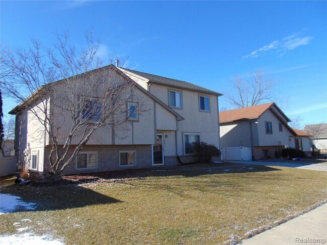 Building Photo - 407 N Willard Rd
