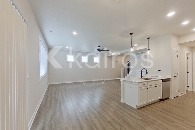 Foto del edificio - 6918 Bluebell Ct